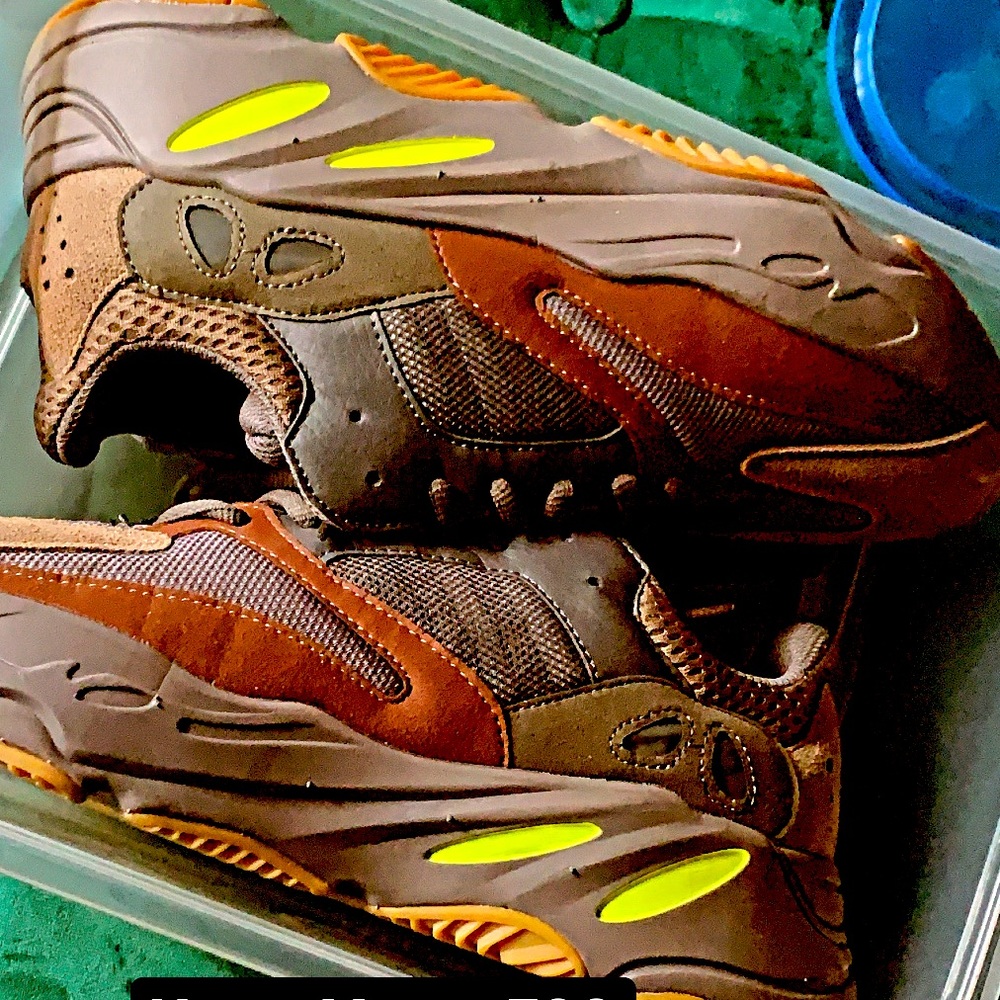 Worn twice “Muave” Yeezy Boost 700. No box.